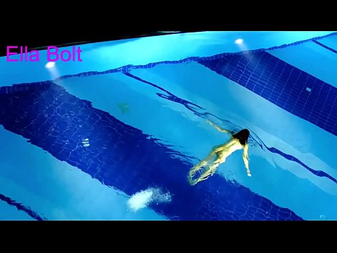 ❤️ මට නැරඹීම නැවැත්විය නොහැක, තරුණ රන්වන්තිය ELLA BOLT නිවාඩු නිකේතනයේ තටාකයේ නිරුවතින් පිහිනීමට හසු විය ❤ si.dewporn.ru ❌